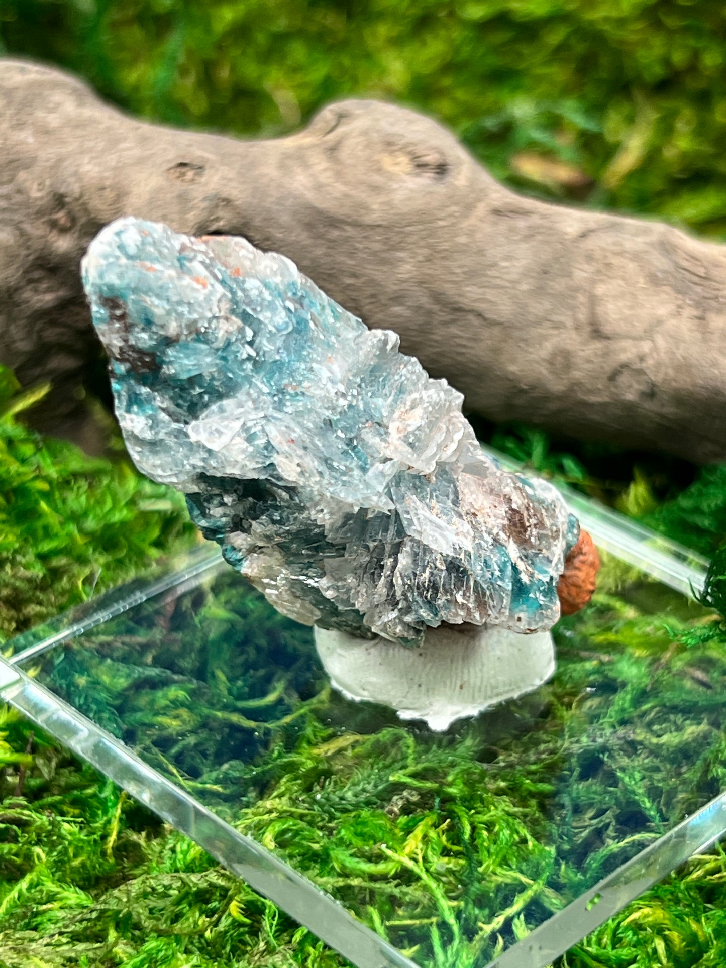 Calcite over Rosasite from Ojuela Mine, Durango