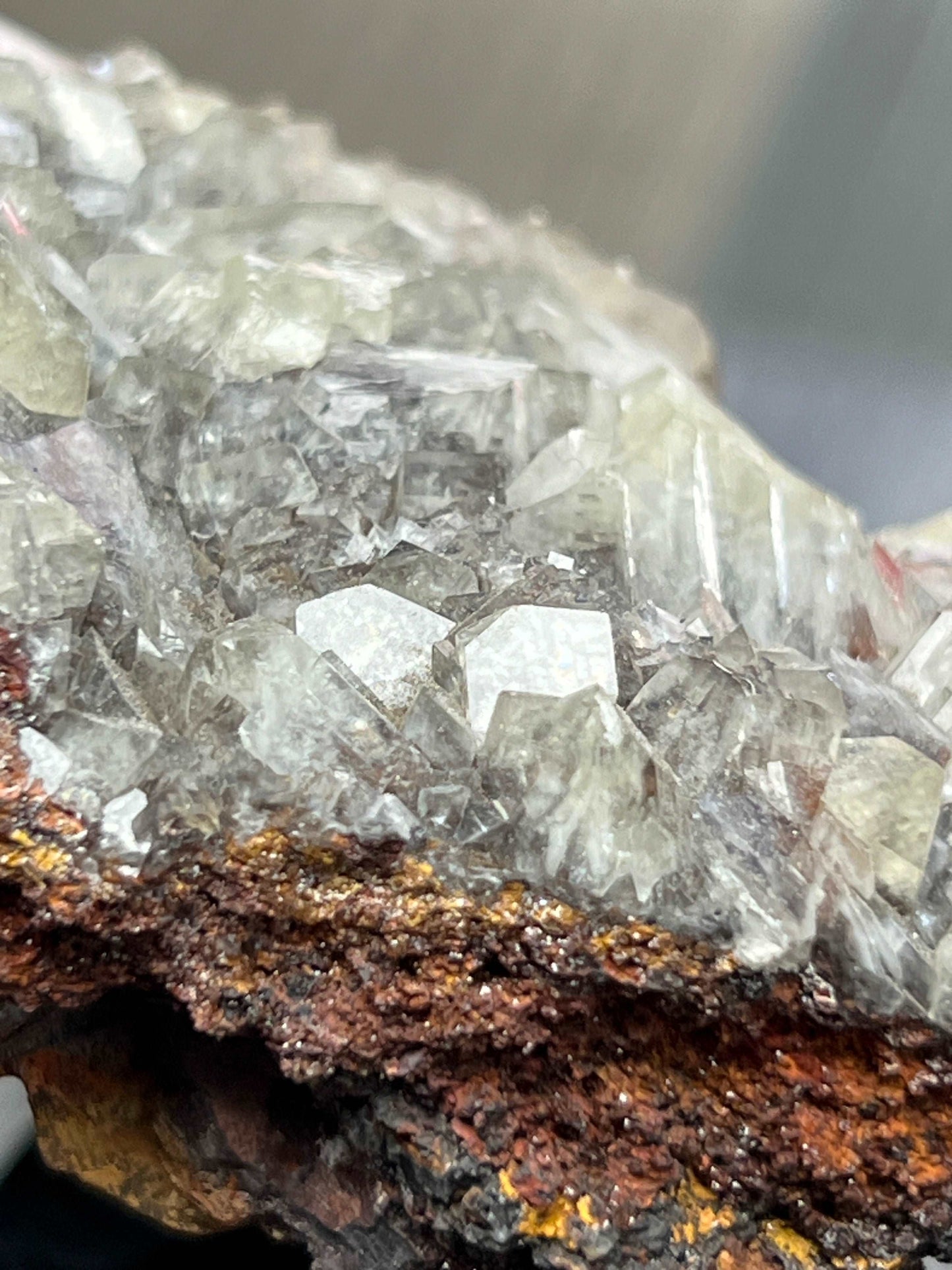 Hemimorphite on Hematite