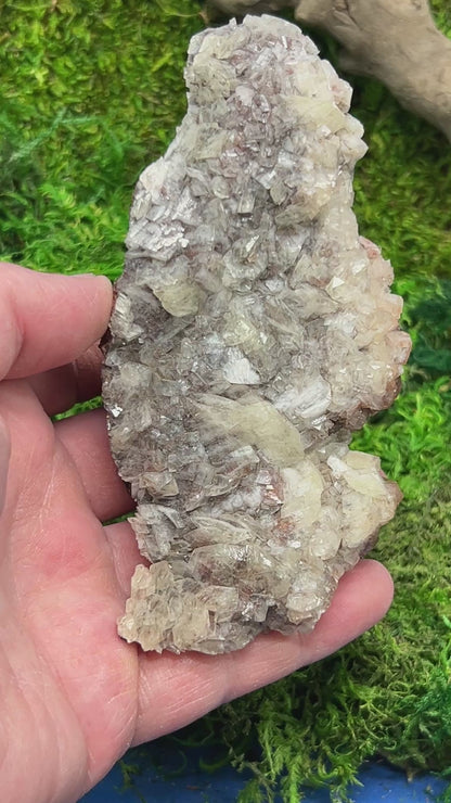 Hemimorphite on Hematite